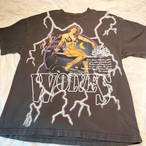 Darc Sport Wolves Lightning Graphic Woman Tee Medium